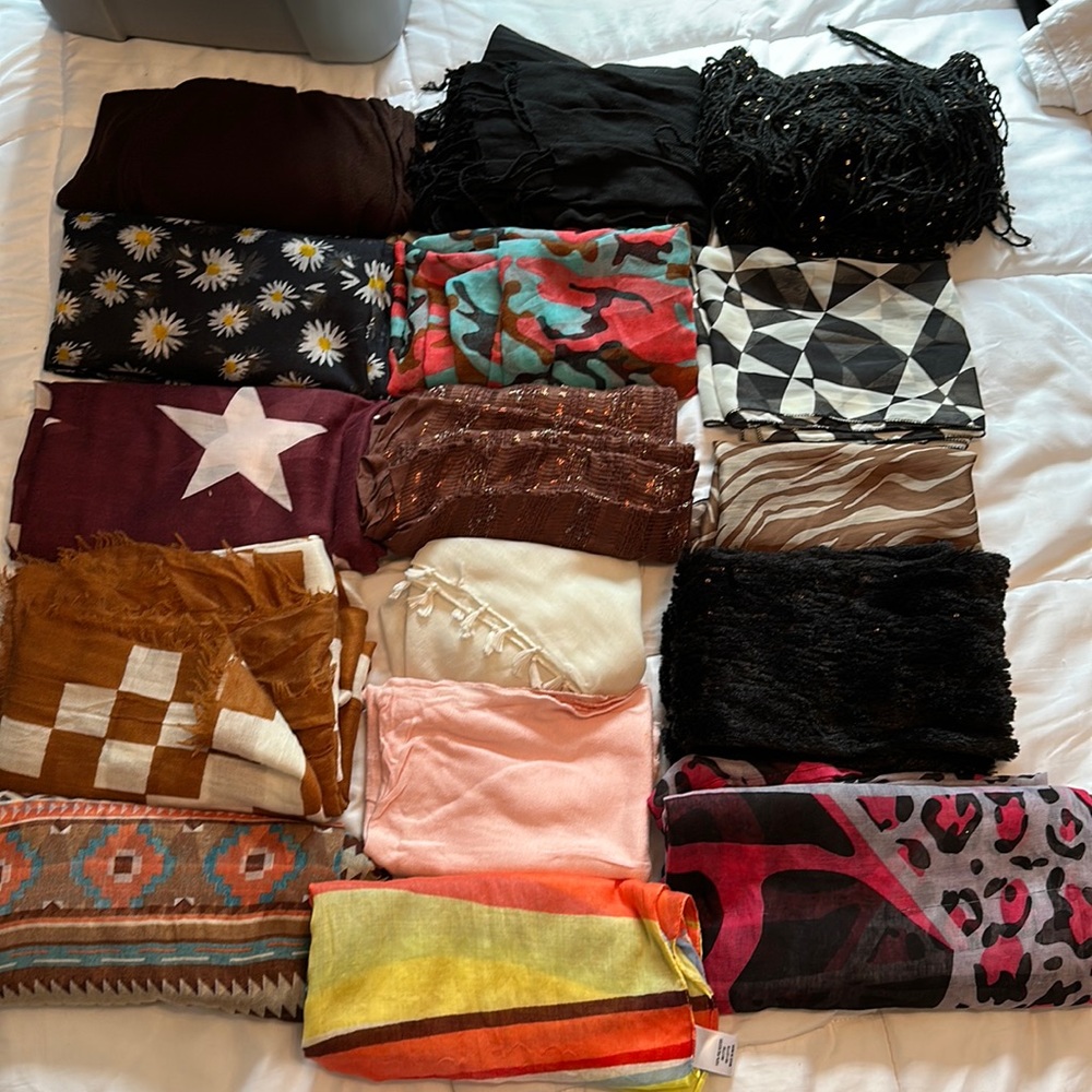 16 asst scarfs